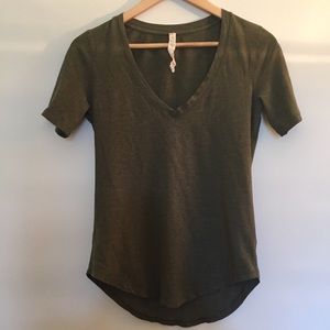 Lululemon V-neck T-shirt Olive Green size 4